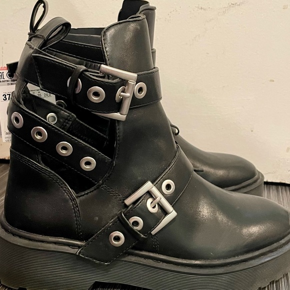 NWT Black Zara buckle boots booties, 7.5 - Picture 2 of 3